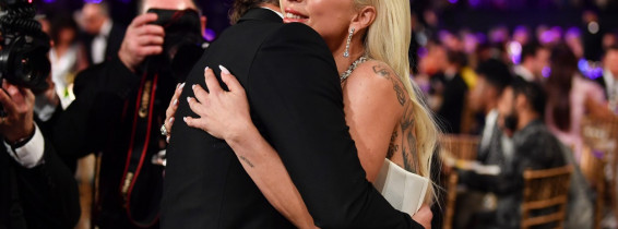 Lady Gaga și Bradley Cooper la SAG Awards 2022/ Profimedia