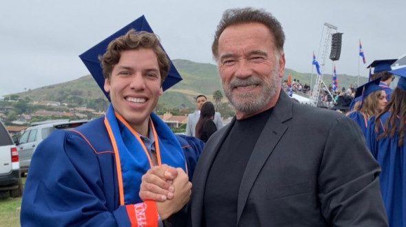 Arnold Schwarzenegger și Joseph Baena