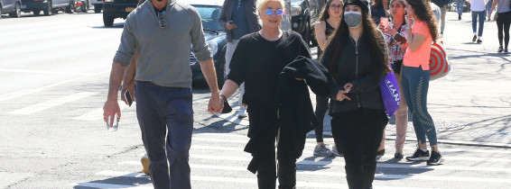 Hugh Jackman and his girls stop for lunch at Bar Pitti