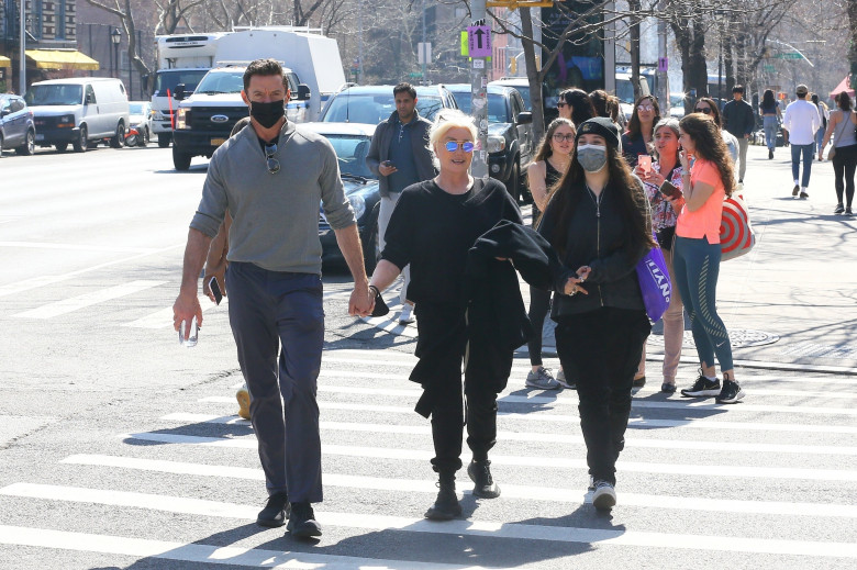 Hugh Jackman and his girls stop for lunch at Bar Pitti