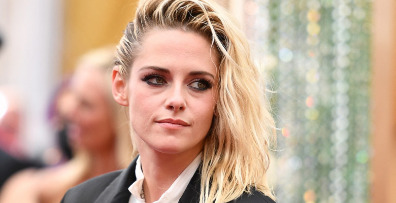 Premiile Oscar 2022 Momentul în care actrița Kristen Stewart își sărută logodnica pe covorul roșu. Cele două s-au logodit în urmă cu câteva luni