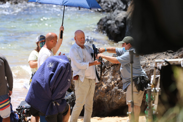 EXCLUSIVE: FIRST LOOK! Bruce Willis is Spotted for the First Time on His New Movie 'Paradise City', Filming in Maui, Hawaii.