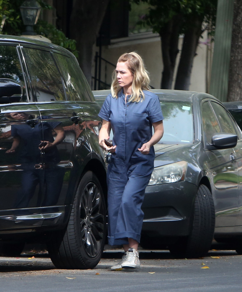 EXCLUSIVE: 90210 star Jennie Garth wears a boilersuit and forgoes her wedding ring, as she meets with third husband Dave Abrams, amidst alleged reports of a rocky marriage
