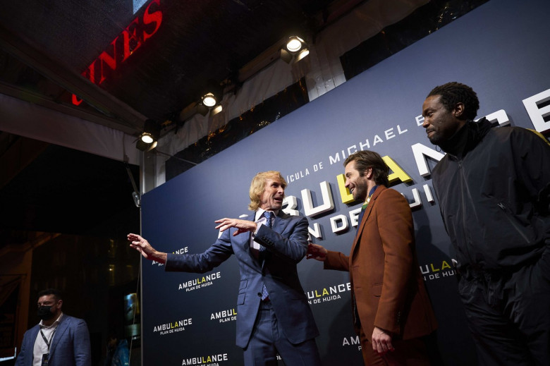 Yahya Abdul-Mateen II, Jake Gyllenhaal și Michael Bay la premiera filmului Ambulanta/ Profimedia