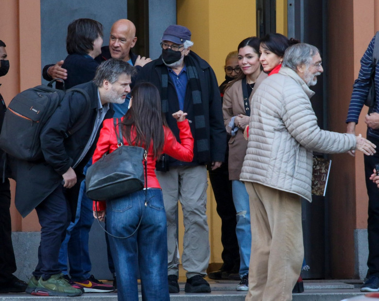 EXCLUSIVE Robert De Niro Arrives in Argentina to Film Netfilx New Series “Nada”