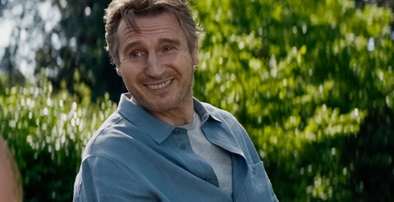 USA. Liam Neeson and Gabriella Sengos in a scene from the (C)Open Road Films new film : Blacklight (2022).Plot: Travis Block is a government operative coming to terms with his shadowy past. When he discovers a plot targeting U.S. citizens, Block finds hi