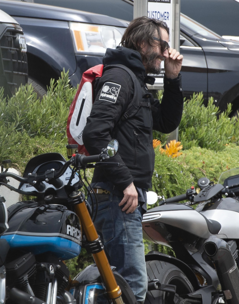 *EXCLUSIVE* Keanu Reeves dangerously smoking whilst friends fill up motorbike with gasoline in Malibu