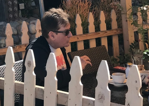*EXCLUSIVE* Charlie Sheen has lunch with Chad Lowe at Marmalade Cafe in Malibu