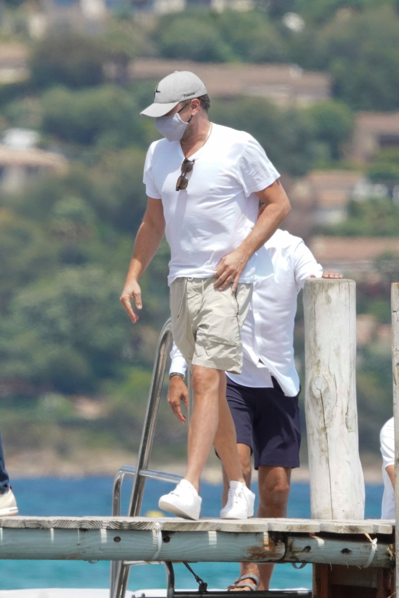 EXCLUSIVE: Leonardo DiCaprio and his girlfriend Camilla Morrone arrive at Club 55 in St-Tropez