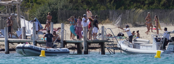 *EXCLUSIVE* Leonardo DiCaprio and friends are seen out in St Tropez