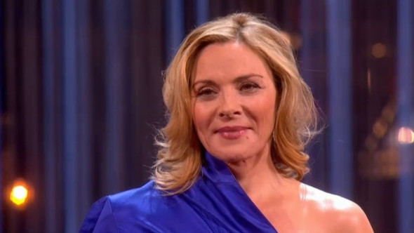 Și-a refăcut viața la 69 de ani. Kim Cattrall și soțul ei mult mai tânăr, lună de miere în Maldive. Actrița, senzuală în costum de baie