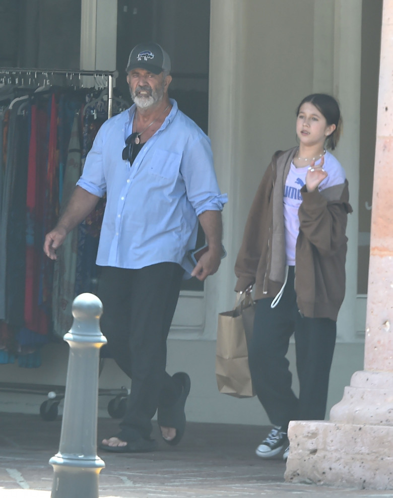 *EXCLUSIVE* Mel Gibson seen enjoying a sunny day in Malibu