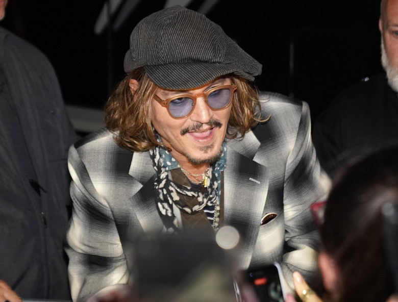 Johnny Depp, surprins în timp ce ieșea din hotel / Profimedia Images