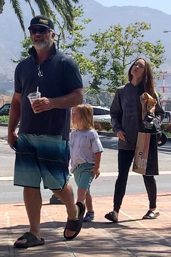 Mel Gibson and girlfriend Rosalind Ross take their little boy for some frozen yogurt