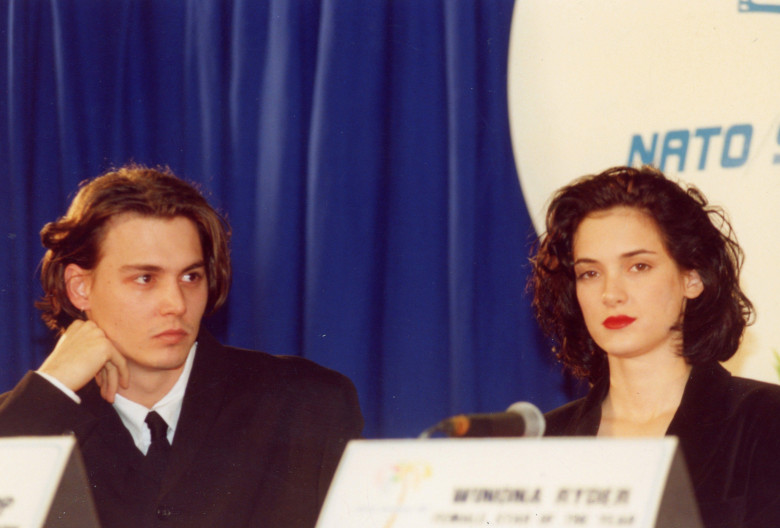 Las Vegas. NEV.USA.  LIBRARY.  Johnny Depp and Winona Ryder at the ShoWest event.  Las Vegas Hotel &amp; Casino in Las Vegas, Nevada, 8th February 1990.Updated:10.10.2021Ref:LMK30-SLIB101021PBOR-001Peter Borsari/PIP-Landmark MediaWWW.LMKMEDIA.COM.