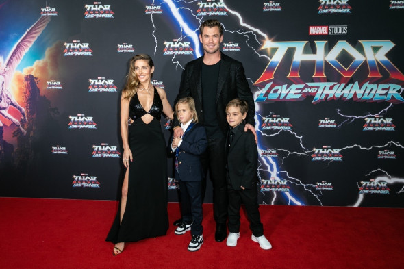 Chris Hemsworth, alături de soția lui și de copii