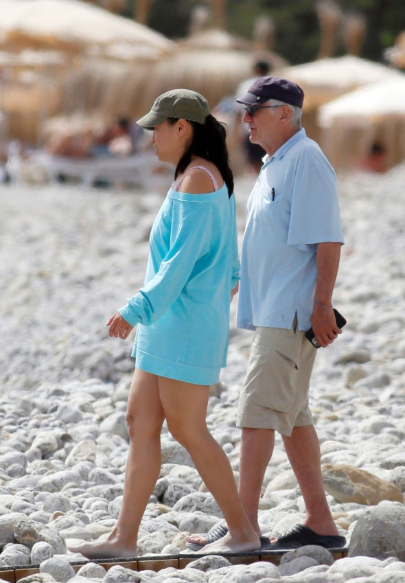 Robert De Niro, fotografiat alături de iubita și de fiica sa, în vacanță, în Ibiza