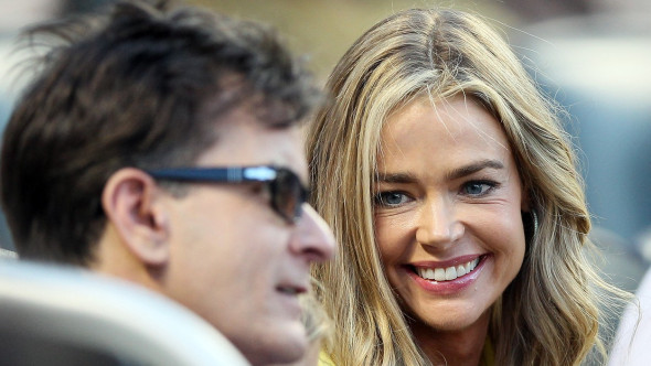 Mărturisiri neașteptate. Charlie Sheen admite că Denis Richards încă îl iubește, la aproape 20 de ani de la divorțul lor exploziv