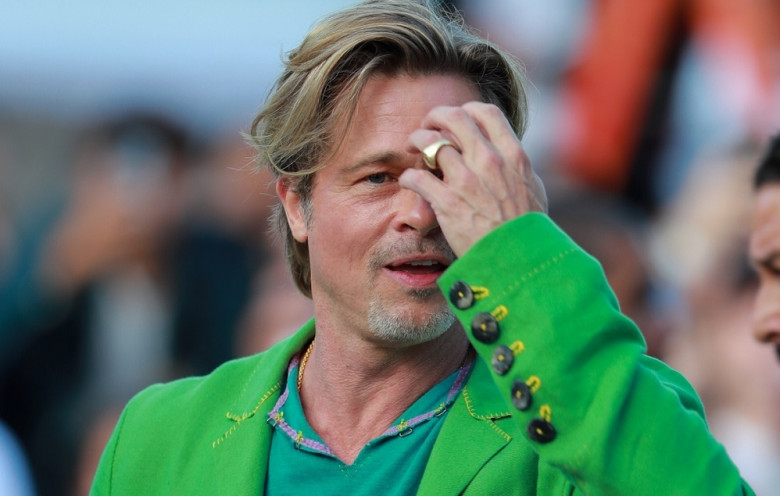 Brad Pitt arrives at the premiere of 'Bullet Train'  wearing a show-stopping bright green suit!