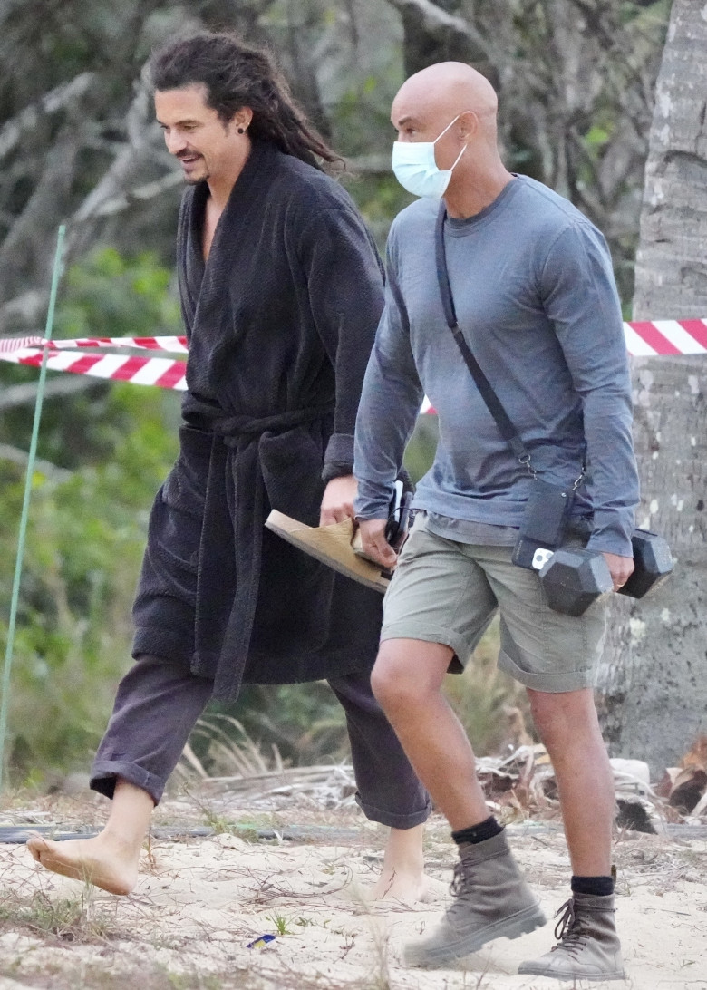 *PREMIUM-EXCLUSIVE* Orlando Bloom, Pete Davidson, &amp; cast continue filming 'Wizards' at Wangetti Beach