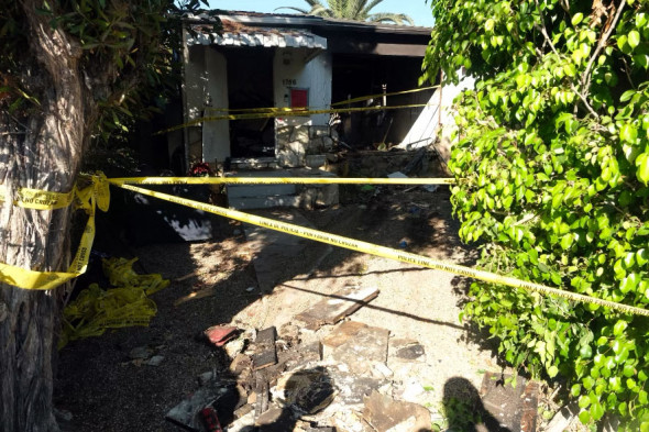This is the Mar vista home which Anne Heche crashed her car into engulfed the house and her mini, Anne was reportedly severely burned and taken away by ambulance