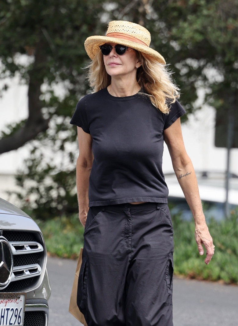 *EXCLUSIVE* Beloved Hollywood legend Meg Ryan picks up her lunch in Santa Barbara