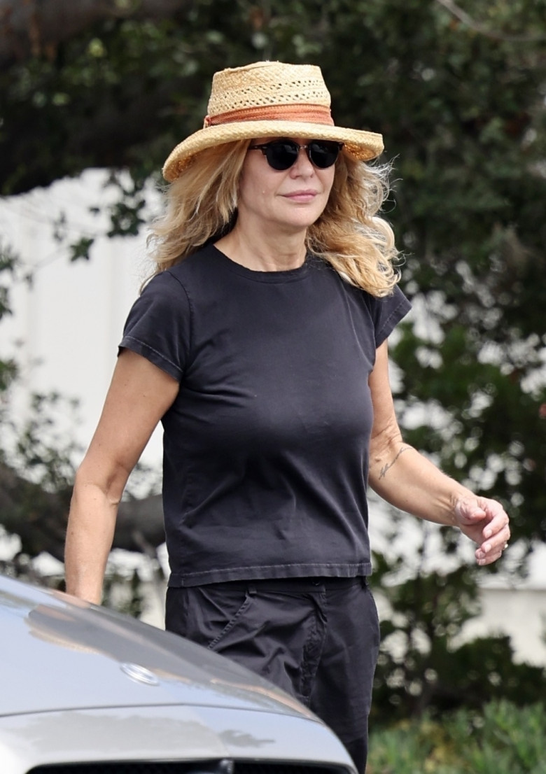 *EXCLUSIVE* Beloved Hollywood legend Meg Ryan picks up her lunch in Santa Barbara