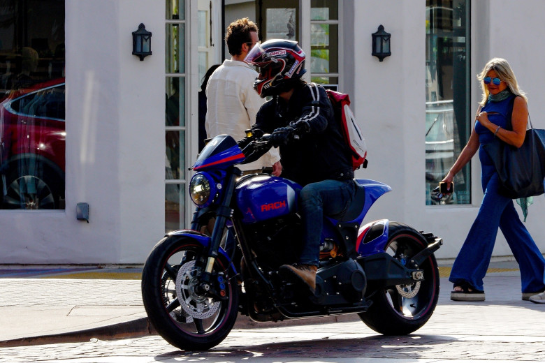 *EXCLUSIVE* Keanu Reeves spotted with his biker friends in Malibu