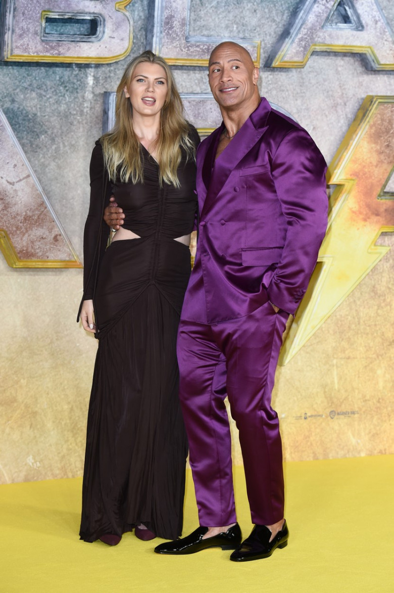 Ella Loudon, și Dwayne Johnson la premiera filmului Black Adam din Marea Britanie/ Profimedia