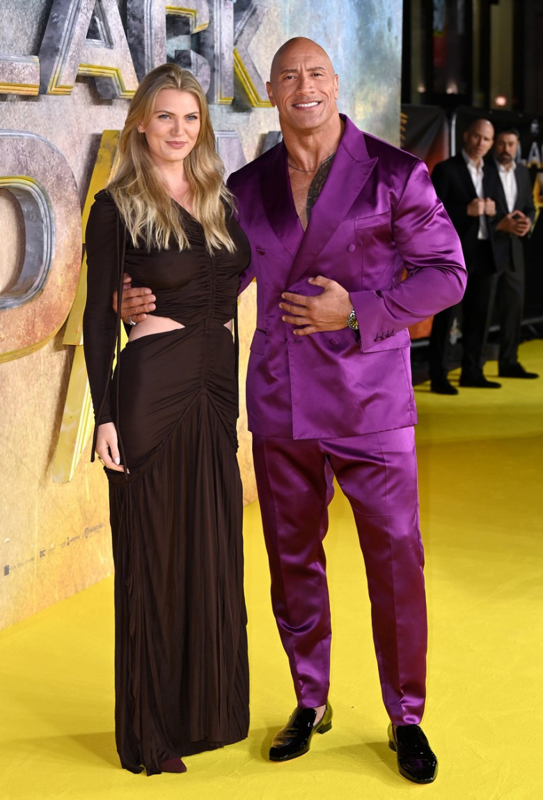 Ella Loudon, și Dwayne Johnson la premiera filmului Black Adam din Marea Britanie/ Profimedia