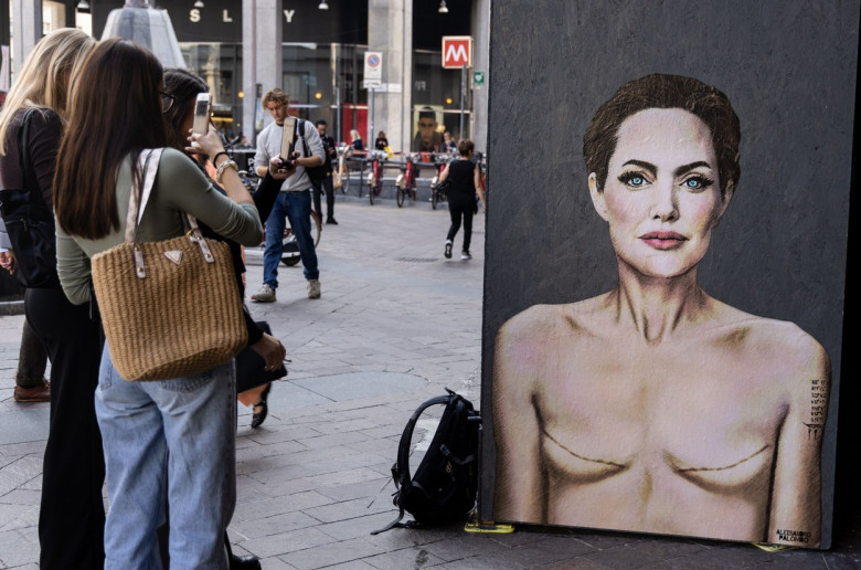 Pictură murală cu Angelina Jolie/ Profimedia