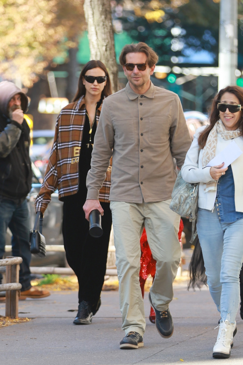 *PREMIUM-EXCLUSIVE* *PREMIUM-EXCLUSIVE** Bradley Cooper and Irina Shayk take their daughter Lea to a Halloween party