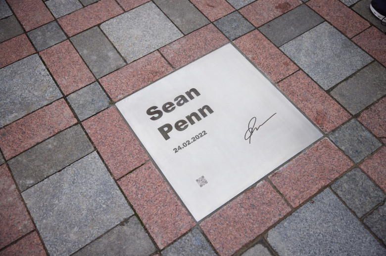 placa cu numele lui sean penn in ucraina