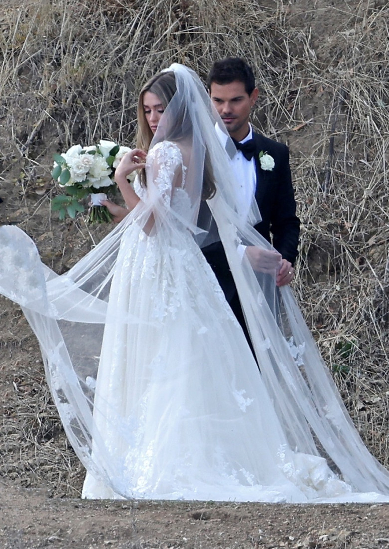 *PREMIUM-EXCLUSIVE* Taylor Lautner and Taylor Dome’s stunning ‘twilight’ California winery wedding