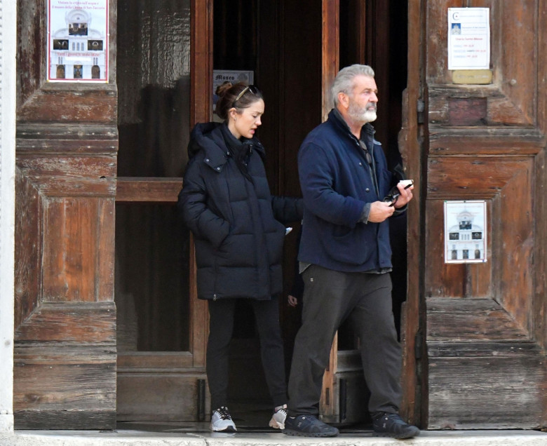 *EXCLUSIVE* WEB MUST CALL FOR PRICING  - 66-year-old American actor Mel Gibson pictured spending some quality time with his 32-year-old girlfriend Rosalind Ross and their child in Venice.