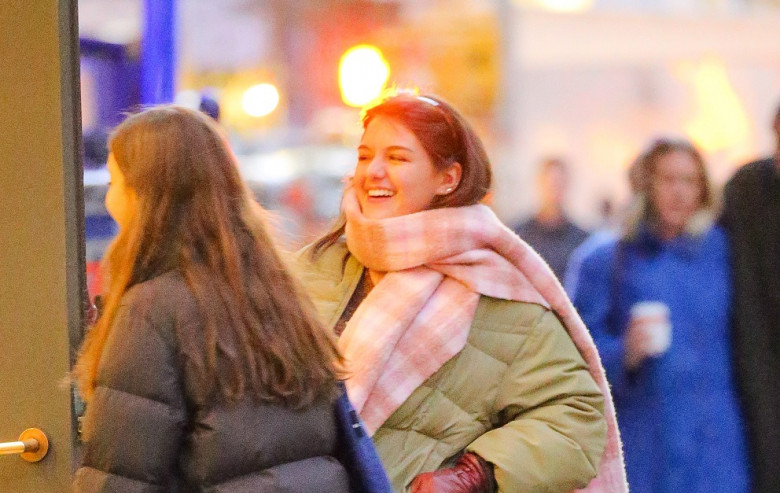 EXCLUSIVE: Suri Cruise Is All Smiles As She's Spotted Out With Her Friends In NYC, USA.