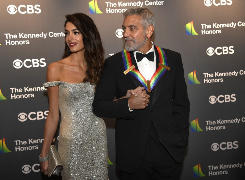 Amal, răvășitoare la brațul lui George Clooney, la un eveniment din Washington