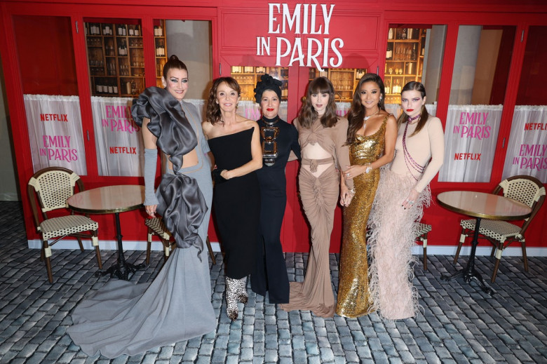 Actorii din Emily in Paris la premiera noului sezon/ Profimedia