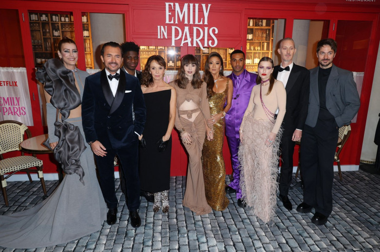 Actorii din Emily in Paris la premiera noului sezon/ Profimedia