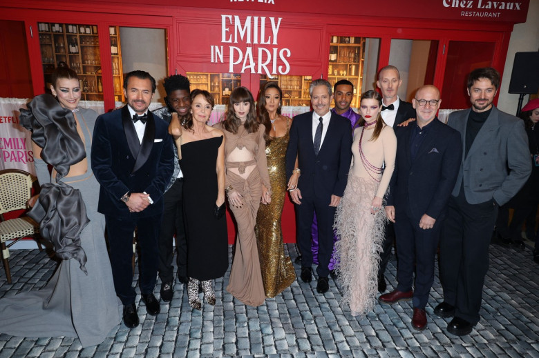 Actorii din Emily in Paris la premiera noului sezon/ Profimedia