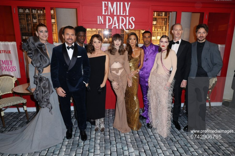 Actorii din Emily in Paris la premiera noului sezon/ Profimedia