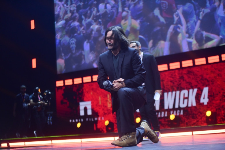 Keanu Reeves takes the stage at CCXP Sao Paulo 2022