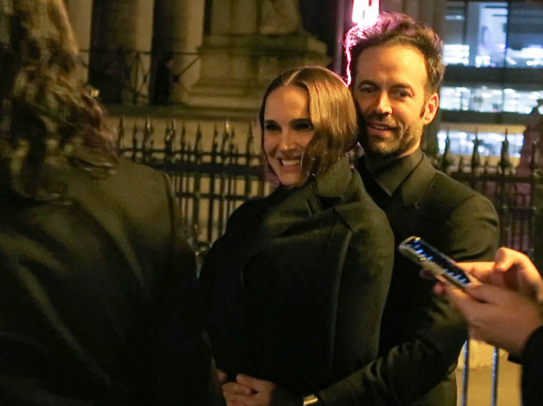 Natalie Portman, alături de soțul ei, după zece ani de căsnicie, în Paris