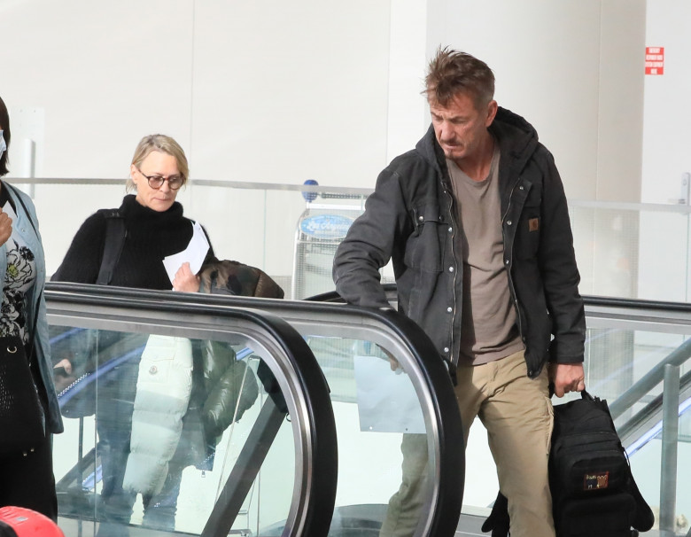 *PREMIUM-EXCLUSIVE* *Web embargo until   2:00 pm ET on January 16, 2023** SECOND THOUGHTS? Sean Penn and Robin Wright spotted at LAX together amid recent split from their other spouses.