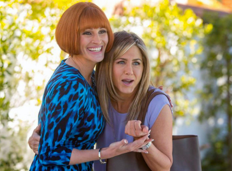 MOTHER'S DAY 2016 Open Road Films production  with Jennifer Aniston at right and Julia Roberts