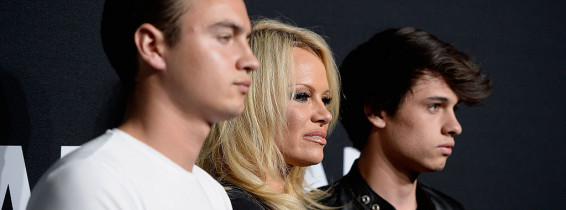 Pamela Anderson, alături de băieții ei