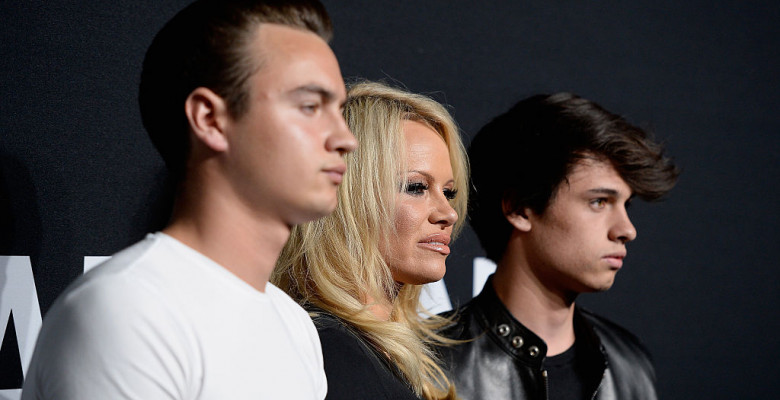 Pamela Anderson, alături de băieții ei