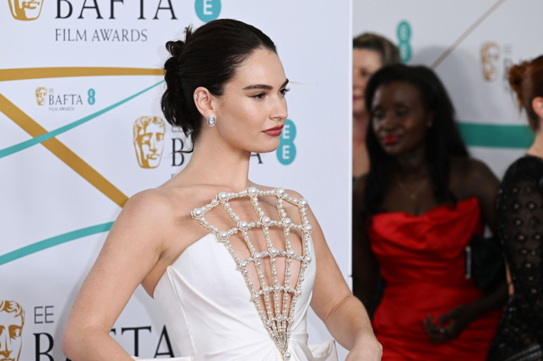 Lily James la premiile BAFTA 2023/ Profimedia