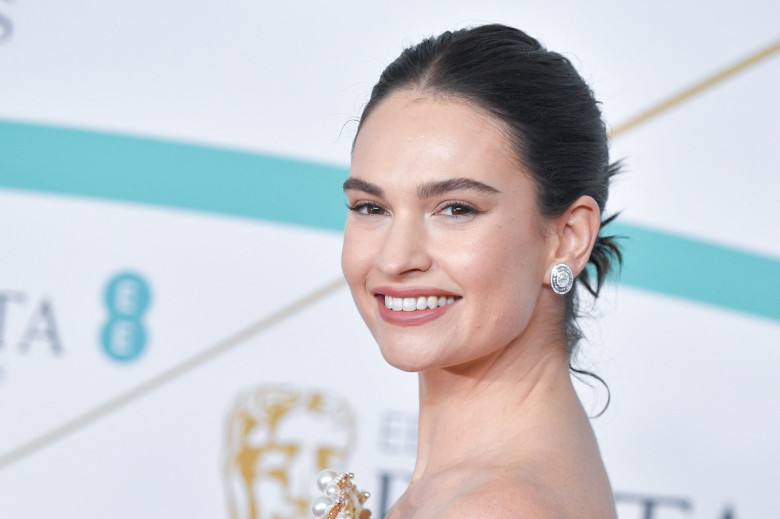 Lily James la premiile BAFTA 2023/ Profimedia