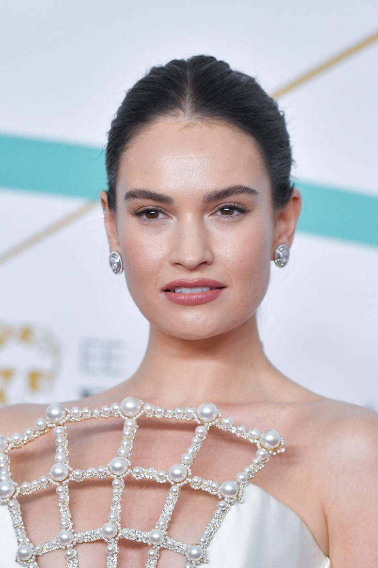 Lily James la premiile BAFTA 2023/ Profimedia